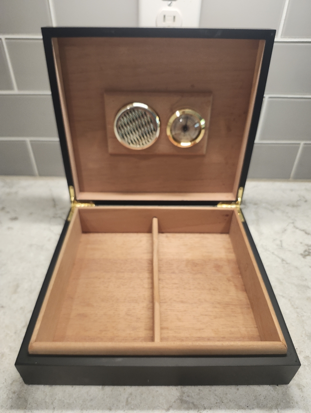 Matte Black Square Hygrometer Thermometer Cigar Humodor Case